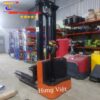 Xe nâng reach truck ở kho Hưng Việt